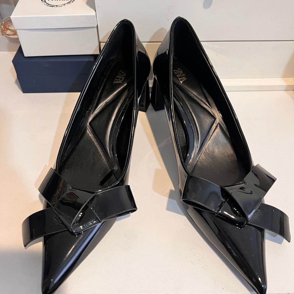 Zara black heels ♠️